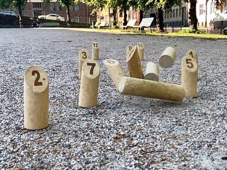 Finnish pin toss: photograph by Lasse Keskinen