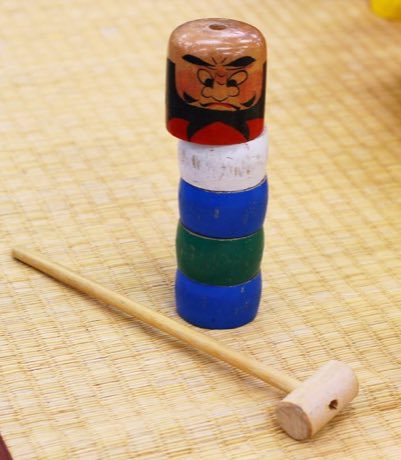 Daruma Otoshi: photograph by Japanexperterna.se