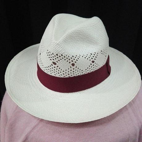 Toquilla straw hat weaving: photograph by Javier Mate