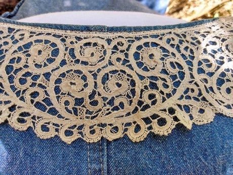 Bobbin lace making: photograph by Mmangan333