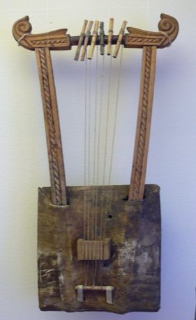 Krar lyre: photograph by User:KarlHeinrich