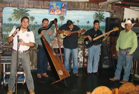Joropo llanero band: photograph by Axoben Bastidas