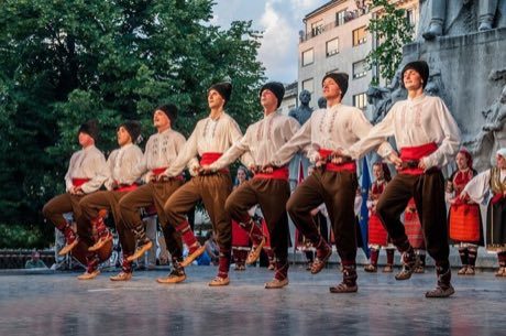 Balkan Kolo: photograph by Wilfredor