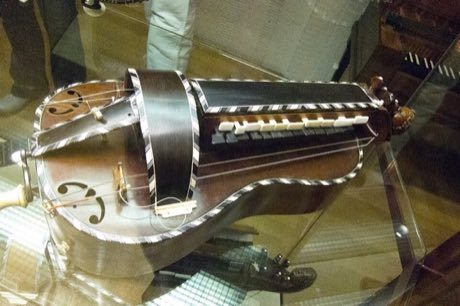 Hurdy-gurdy: photograph by Thomas Quine