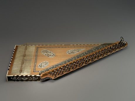 Qanun: photograph by Metropolitan Museum of Art