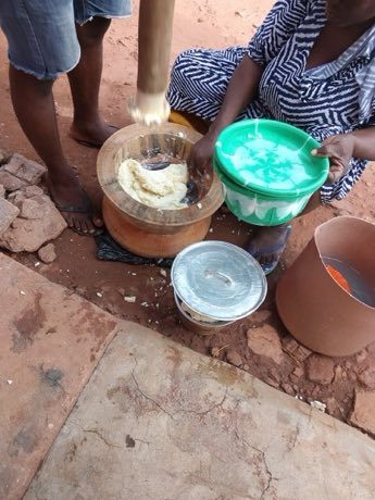 Fufu Pounding Rhythm: photograph by daSupremo