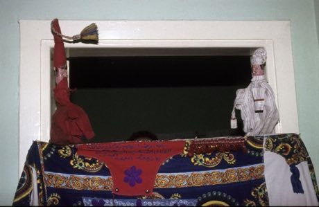 Aragoz Hand-Puppet Booth: photograph by Carel van Leeuwen / Tropenmuseum