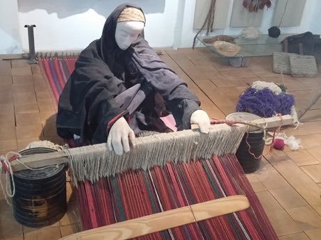 Sadu Bedouin ground-loom weaving: photograph by Danny-w
