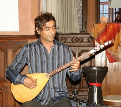 Saz / Bağlama: photograph by Sven Teschke