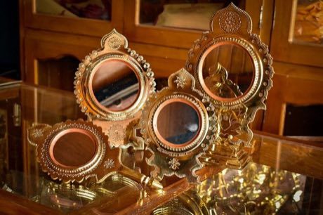 Aranmula metal mirror: photograph by Prasanth Prakash