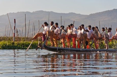 Intha leg rowing on the lake: photograph by Mark Fischer
