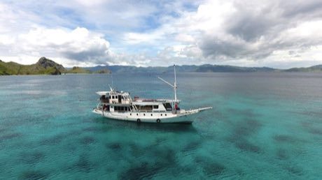 Pinisi: photograph by Mulia Setiani