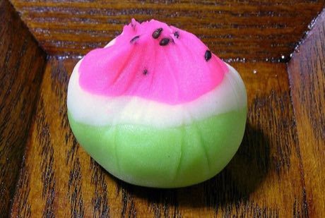 Nerikiri wagashi sculpting: photograph by en:Nightshadow28