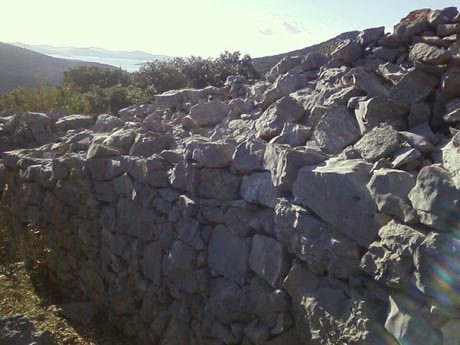 Dry Stone Wall Builder: photograph by antonioskara
