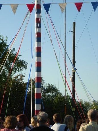 Ribbon Pole Weave: photograph by David Luther Thomas