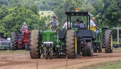 Tractor pull: photograph by Acroterion