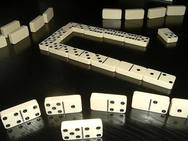 Cafe dominoes: photograph by No machine-readable author provided. Peng assumed (based on copyright claims).