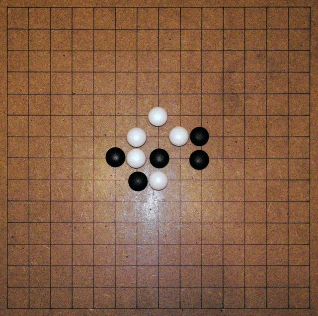 Gomoku and Renju: photograph by Matěj Baťha