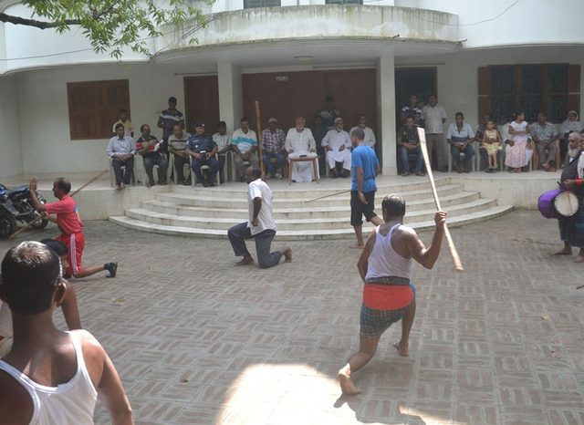 Stick game: photograph by Press Information Department