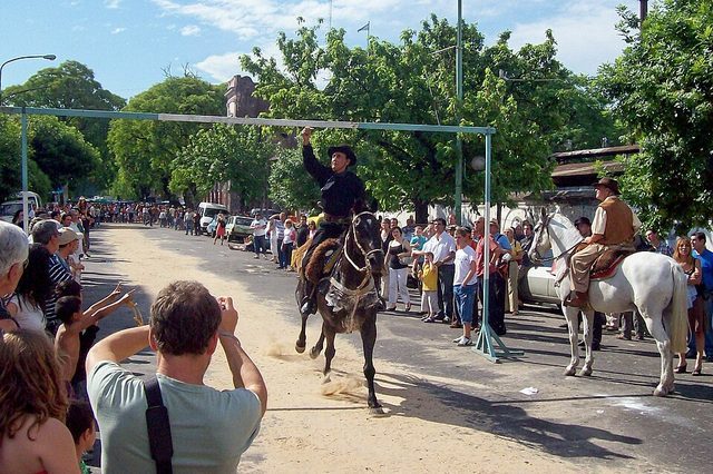 Ring jousting: photograph by User:Roberto Fiadone