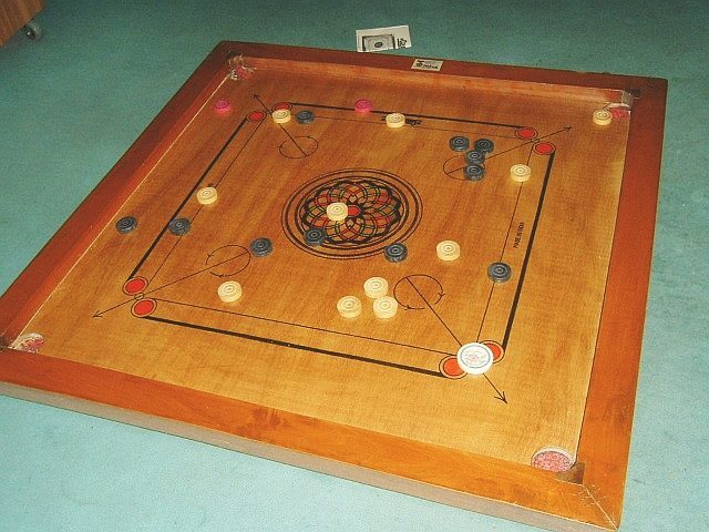 Carrom: photograph by Unknown author (public domain)