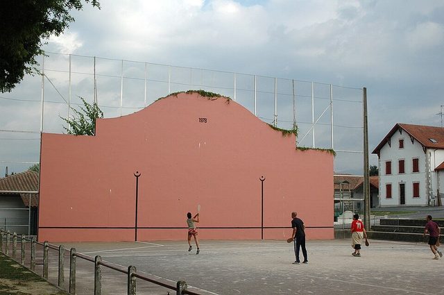 Basque Pelota: photograph by No machine-readable author provided. Harrieta171 assumed (based on copyright claims).