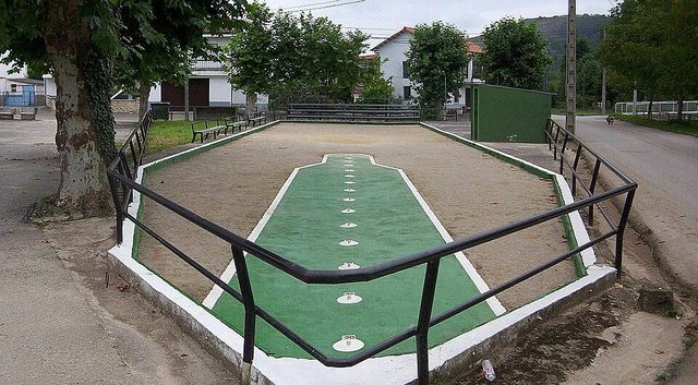Cantabrian palm bowling: photograph by Emilio Gómez Fernández