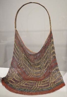 Bilum looped string bag: photograph by Hiart