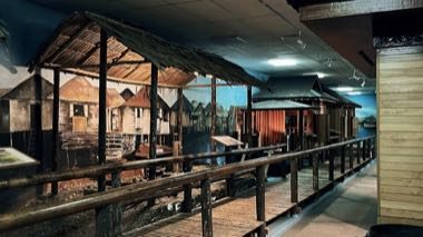 Stilt-village builder: photograph by Tawinann