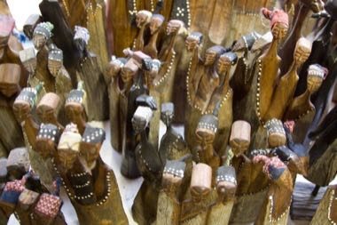 Swazi carved figures and craft market: photograph by Heather Dowd from Singapore, Singapore