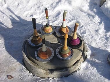 Ice Stock Sport: photograph by No machine-readable author provided. Kmarka assumed (based on copyright claims).