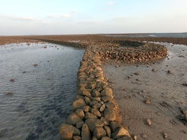 Penghu Stone Weir Tide Puzzle: photograph by 曾宥輯