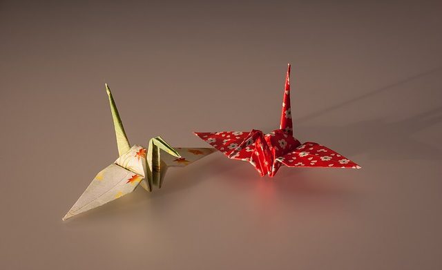 Origami: photograph by Laitche