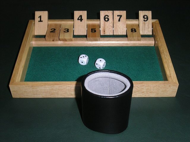 Shut the Box: photograph by Roland Scheicher / Roland Scheicher at German Wikipedia