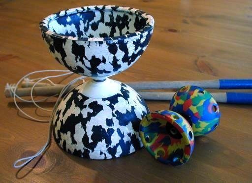 Diabolo: photograph by en:User:StoatBringer