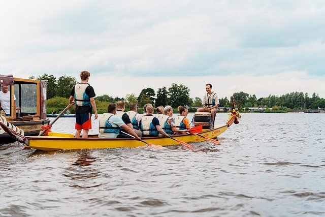 Dragon boat racing: photograph by Deerpeter